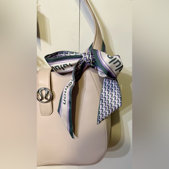 NWT lululemon athletica Cream Cashew Leather Alternative Shoulder Bag - Picture 5 of 6